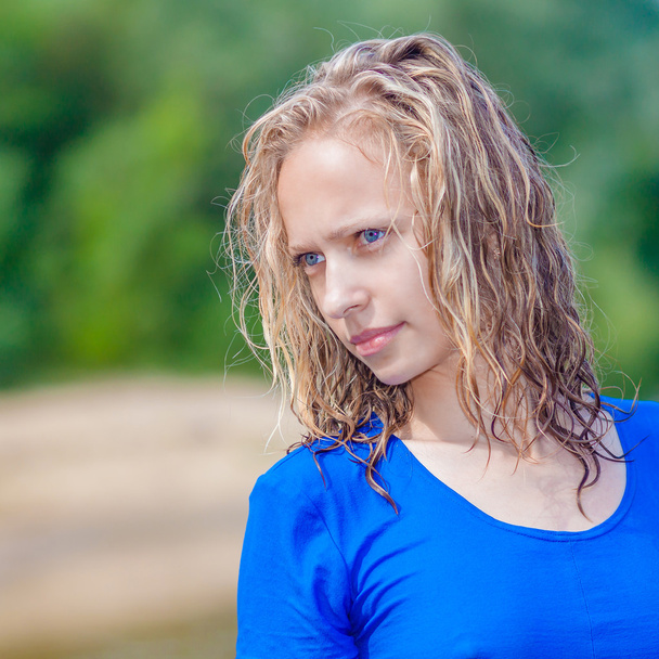  Девушка с мокрыми волосами
 - Фото, изображение