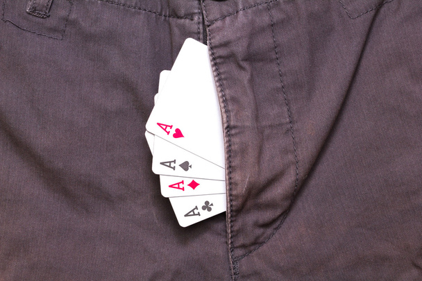 Mor kot içeride dört ace kartlar sinek - Fotoğraf, Görsel