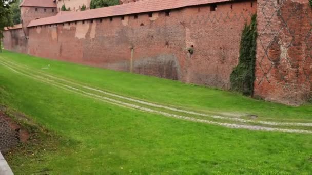 A Lovagrend Malbork Castle a terület a világ legnagyobb várára. Építette a Marienburg, Poroszország a teuton lovagok, formában, egy Ordensburg-erőd. - Felvétel, videó