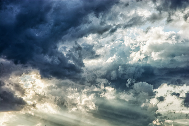 Drammatico cielo tempestoso, scena naturale
 - Foto, immagini