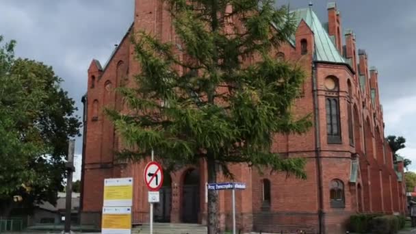 Igreja de São Bobola em Bydgoszcz, Polônia - a igreja está localizada em Bydgoszcz, cujo patrono é São Andrzej Bobola
. - Filmagem, Vídeo