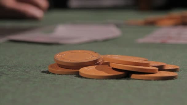 gambling chips on a poker table - Záběry, video