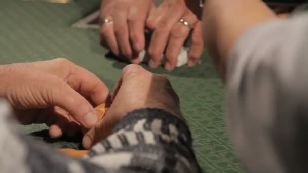 Jogadores que jogam poker
 - Filmagem, Vídeo