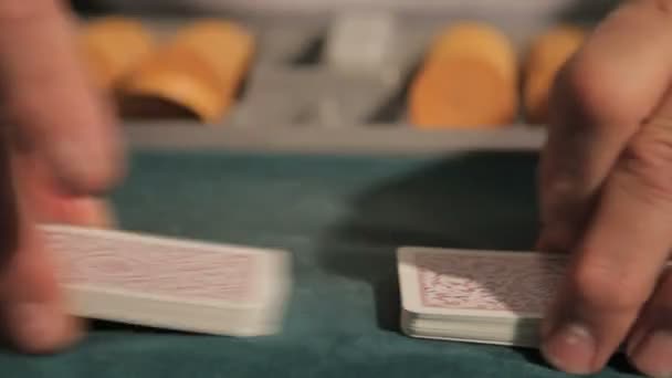 prodejce míchání karet - Záběry, video