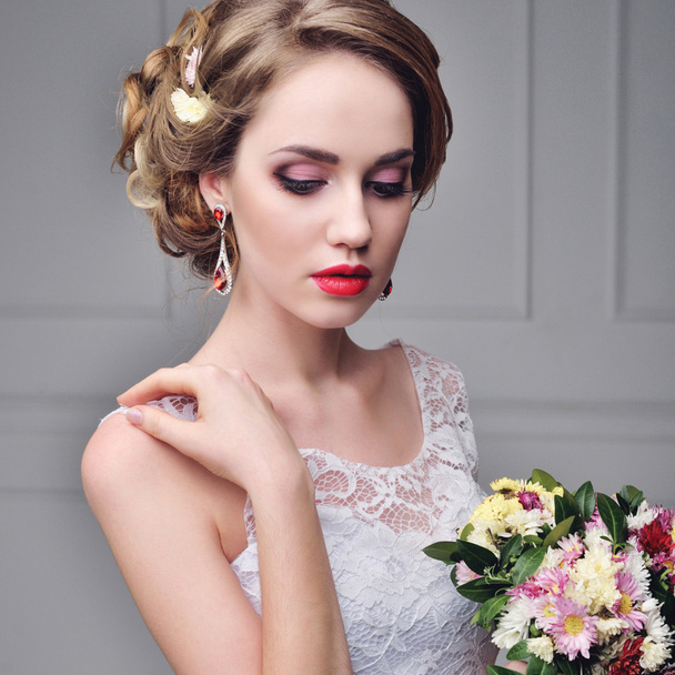 Beautiful Bride portrait wedding makeup and hairstyle with diamond crown, fashion bride model jewelry and beauty girl face, gorgeous beauty bride, isolated , studio, series - Fotó, kép