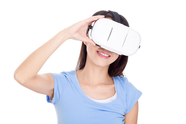 woman using visual reality device - Foto, imagen