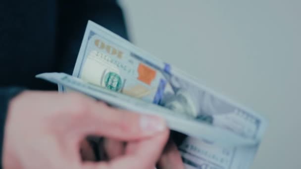 Adósság collector kapott pénzt az az adós. - Felvétel, videó