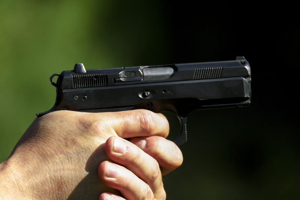 Man practicing shooting with a gun - Foto, Bild