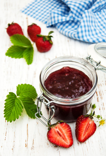 Strawberry jam and fresh strawberries - Photo, Image