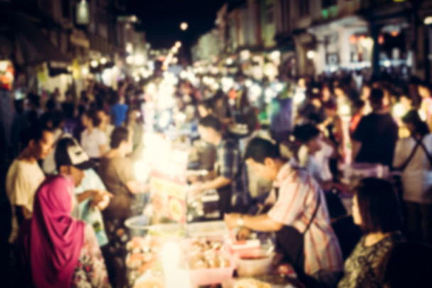 Sokakta bulanık insanlarla Festival olay - Fotoğraf, Görsel
