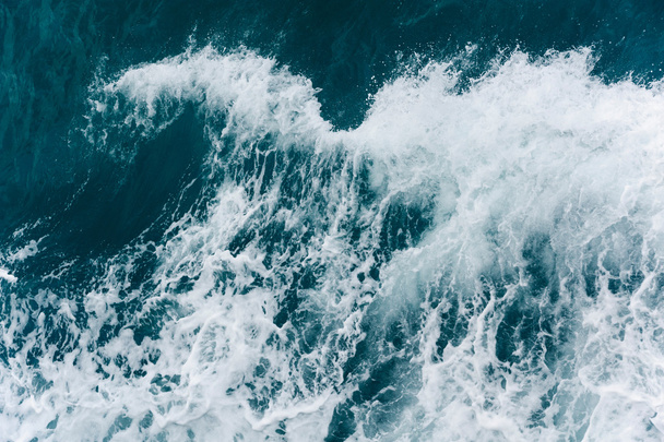 Close-up van zee golven als natuurlijke achtergrond - Foto, afbeelding
