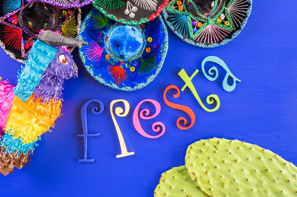 Fiesta tradiční barevné stolní dekorace - Fotografie, Obrázek
