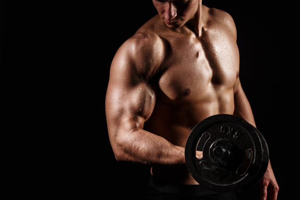 muskulöse und fitte junge Bodybuilder Fitness männliche Modell posiert ove - Foto, Bild
