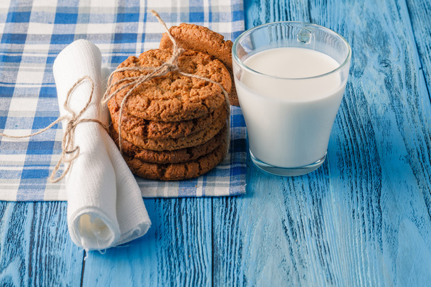 Minimal healthy breakfast with oat and milk glass - Valokuva, kuva