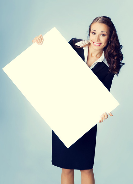 businesswoman showing blank signboard - Foto, Imagem