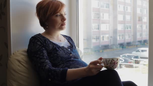 Pregnant woman at the window - Felvétel, videó