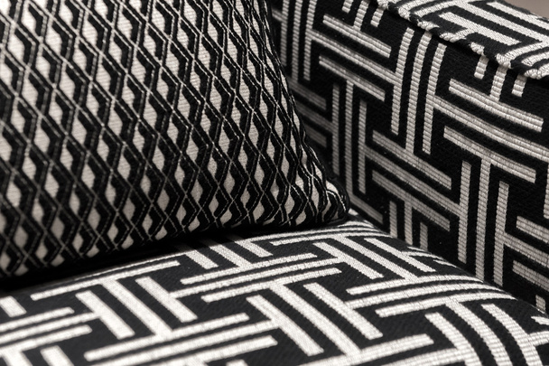 Fekete-fehér mintás szék - Fotó, kép