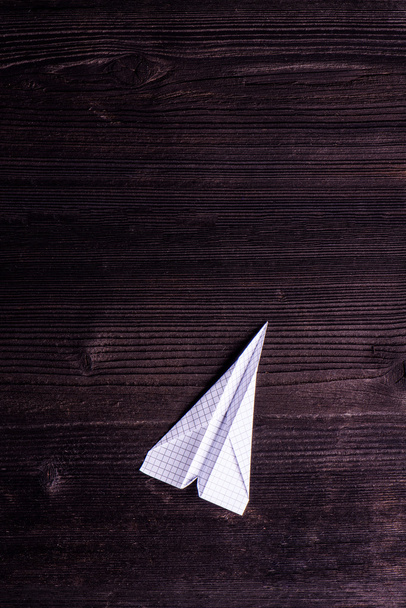 paper airplane on wooden background - Foto, Imagem