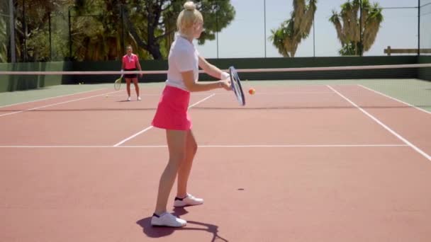 female friends playing tennis - Footage, Video