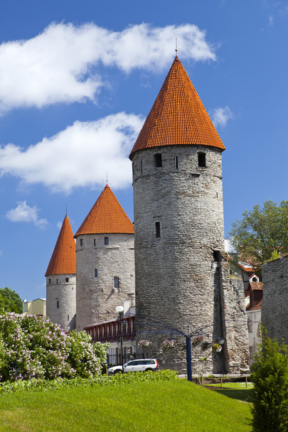 Medieval towers - part of the city wall. Tallinn, Estonia - Foto, Imagem