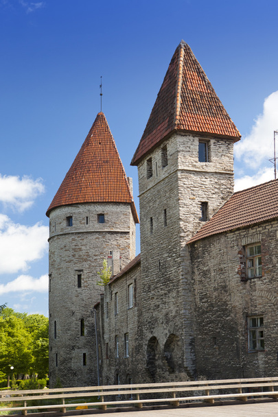 Medieval towers - part of the city wall. Tallinn, Estonia - Fotoğraf, Görsel