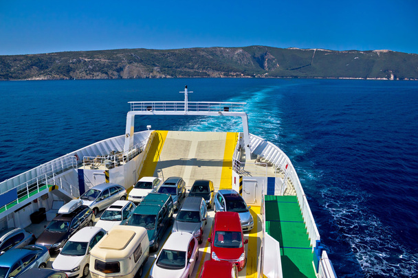 Ferry boat linha turística para ilha
 - Foto, Imagem