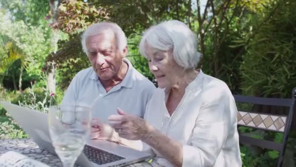 senior couple with laptop computer - Footage, Video