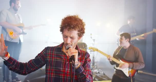singer performing with band - Footage, Video
