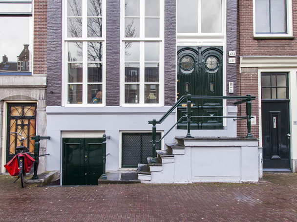 Амстердам, Нідерланди на 27 березня 2016. Типовий архітектурні деталі будинків Xvii-Xviii будівництва - Фото, зображення