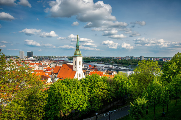 Vue sur la vieille ville de Bratislava
 - Photo, image