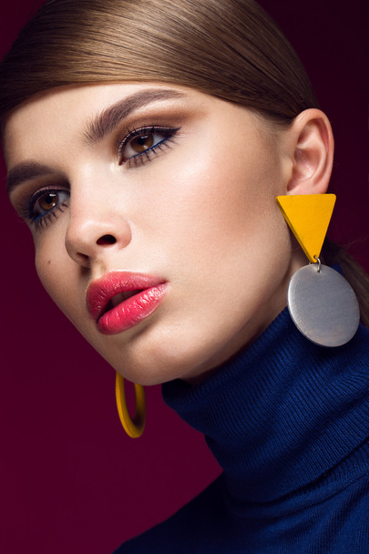 Pretty fresh girl, fashionable image of modern Twiggy with unusual eyelashes and bright accessories. - Valokuva, kuva
