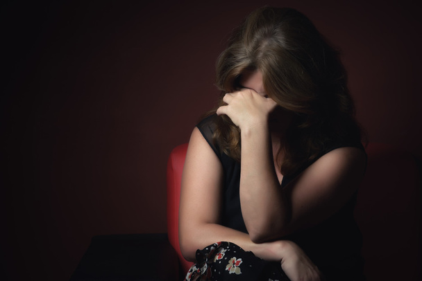 Crying sad woman on a dark background - Foto, Bild