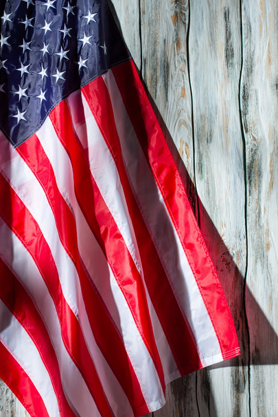 Флаг США на деревянном фоне. - Фото, изображение