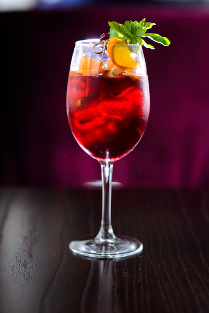wine cocktail with mint garnish. - Valokuva, kuva