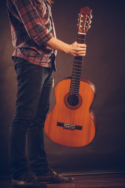 Man is standing with guitar. - Foto, Bild
