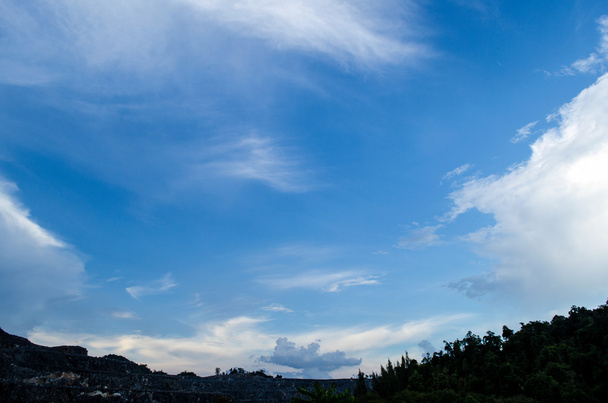 blu ciel ont nuageux
 - Photo, image