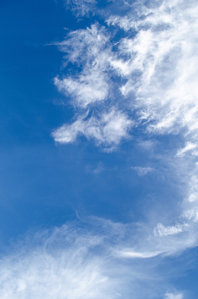 голубое небо есть облако в зимний сезон, тайская земля, чувствовать себя счастливым
 - Фото, изображение