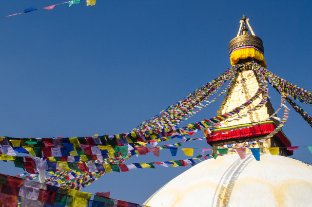 a híres buuha szemmel nézett ki álmosan mindkét oldalán a torony megegyeznek az összes ősi buddha.perched látta, a tetején egy hegy a Katmandu-völgy nyugati szélén. - Fotó, kép