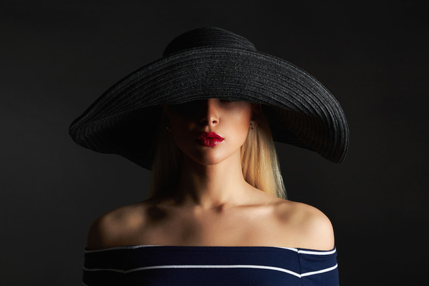 şapkalı güzel kadın - Fotoğraf, Görsel