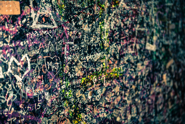 メッセージ、ヴェローナ、イタリアの完全な壁. - 写真・画像