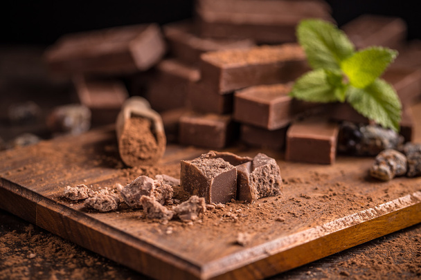 Chocolate caseiro partido
 - Foto, Imagem