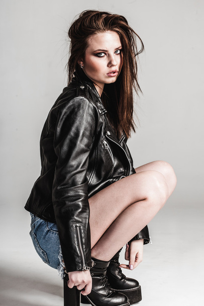young pretty sexy woman in leather jacket - Foto, afbeelding