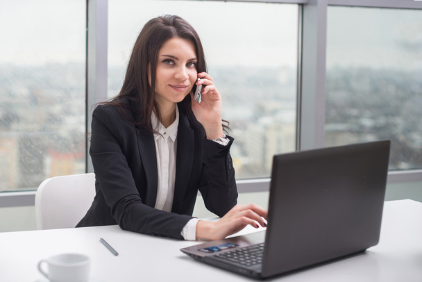 business woman with notebook in office, workplace - Foto, Imagen