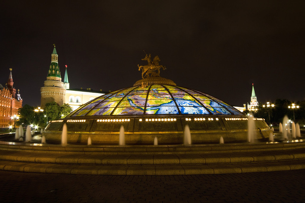 Vue de la coupole en verre et du mur du Kremlin
 - Photo, image