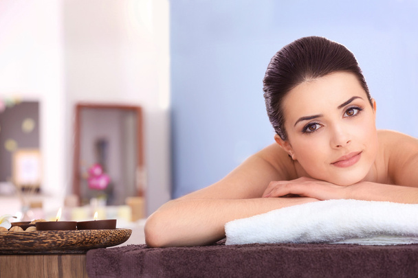 Woman relaxing in spa salon - Фото, изображение