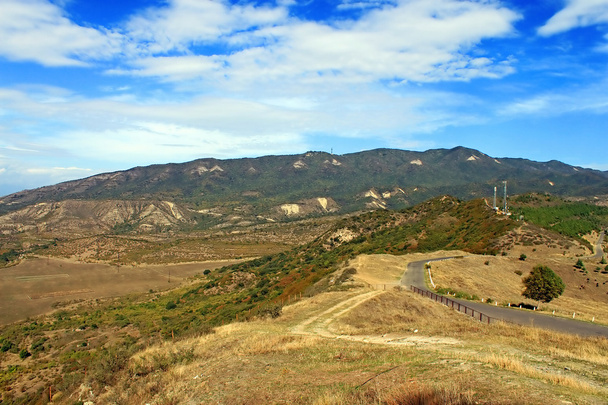 ムツヘタ (ジワリ エスコリアルから見る)、近くのコーカサス山脈の道ジョージア - 写真・画像