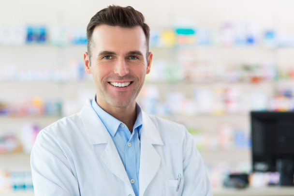 Pharmacist in drugstore - Foto, Imagem