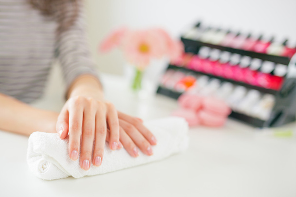 Woman in salon receiving manicure by nail beautician - Fotoğraf, Görsel