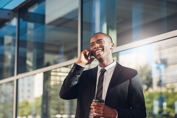 businessman laughing in street with phone - Foto, Bild