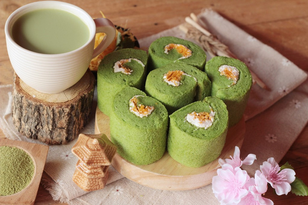 Grüner Tee Tortenrolle und Matcha grüner Tee - Foto, Bild